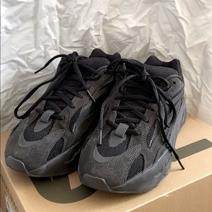 Yeezy boost 700 v2 vanta